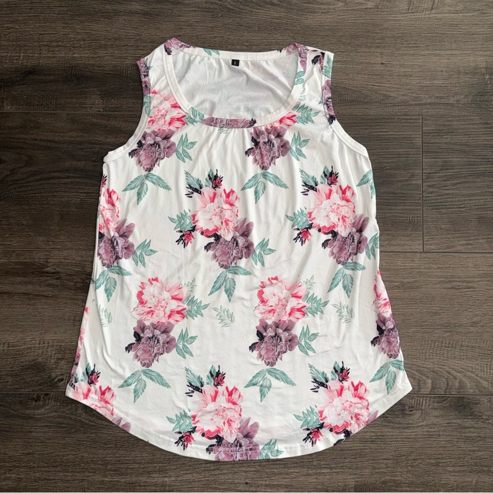 White floral curved hem tank NWOT